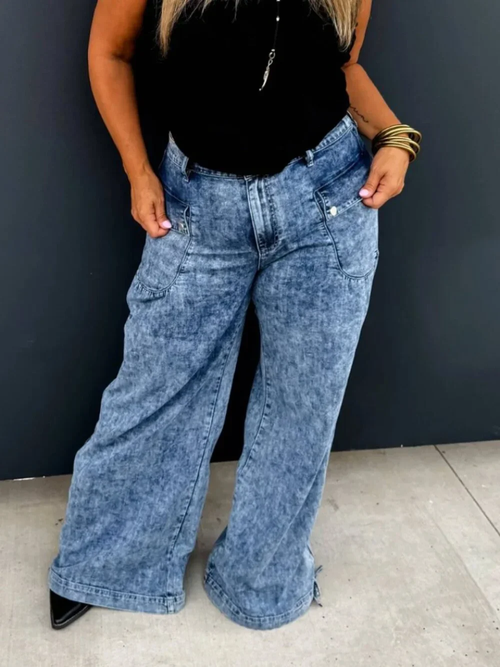 NWT - Blakely Charlie Cinch Hem Wide Leg Jeans Acid Wash Blue Size Large